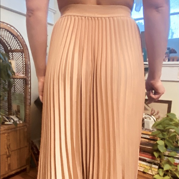 Pink Flowy Pleated Maxi Skirt - Picture 4 of 4